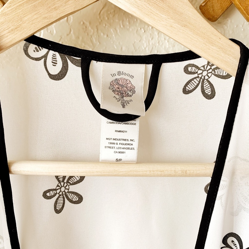 In Bloom Robe - Picture 4 of 8